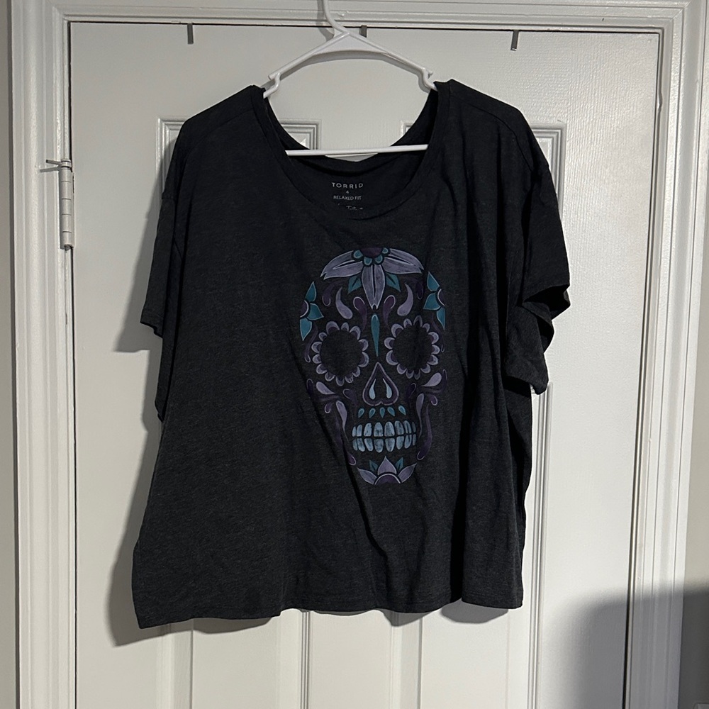 Torrid Charcoal Crop Top Tee with Colorful Skull Design